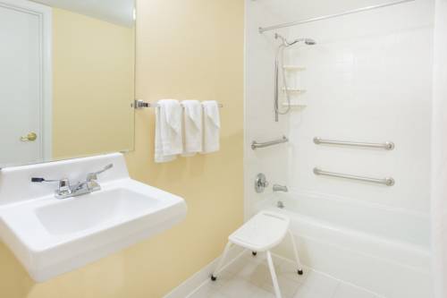 Imagen de la habitación del Hotel Days Inn By Wyndham Staunton. Foto 6