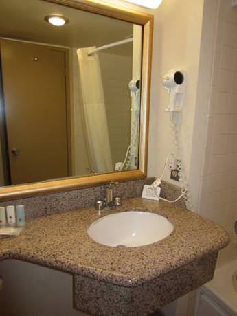 Imagen de la habitación del Hotel Days Inn By Wyndham Stockton. Foto 8