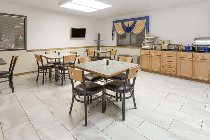 Imagen del bar/restaurante del Hotel Days Inn By Wyndham Stoughton Wi.. Foto 2