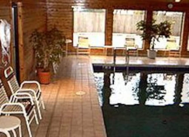 Imagen de la piscina del Hotel Days Inn By Wyndham Stoughton Wi.. Foto 8