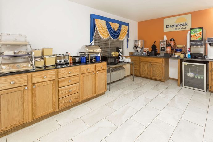 Imagen del bar/restaurante del Hotel Days Inn By Wyndham Stoughton Wi.. Foto 3