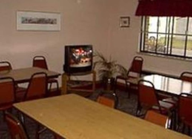 Imagen del bar/restaurante del Hotel Days Inn By Wyndham Stoughton Wi.. Foto 4