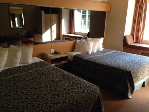 Imagen de la habitación del Hotel Days Inn By Wyndham Sturbridge. Foto 2
