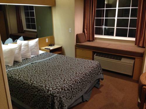 Imagen de la habitación del Hotel Days Inn By Wyndham Sturbridge. Foto 4