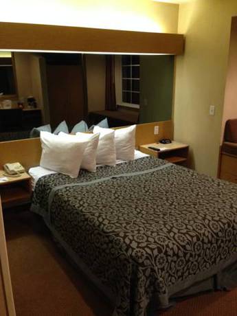 Imagen de la habitación del Hotel Days Inn By Wyndham Sturbridge. Foto 5
