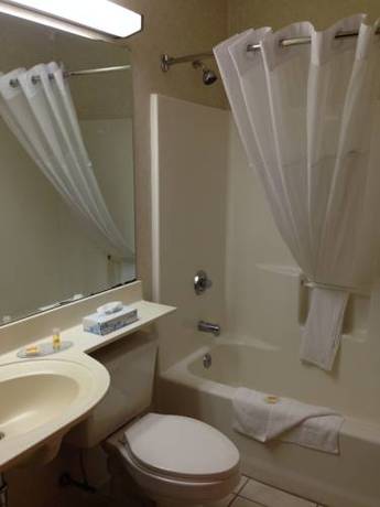 Imagen de la habitación del Hotel Days Inn By Wyndham Sturbridge. Foto 6