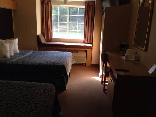 Imagen de la habitación del Hotel Days Inn By Wyndham Sturbridge. Foto 8