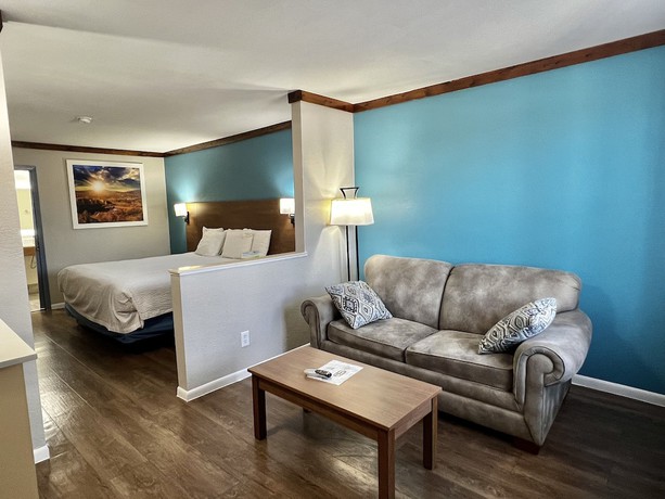 Imagen de la habitación del Hotel Days Inn By Wyndham Suites Fredericksburg. Foto 8