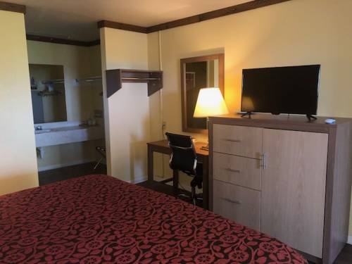 Imagen de la habitación del Hotel Days Inn By Wyndham Suites Fredericksburg. Foto 1