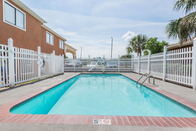 Imagen de la piscina del Hotel Days Inn By Wyndham Sulphur La. Foto 19