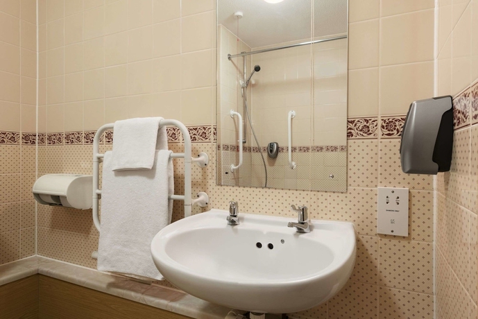 Imagen de la habitación del Hotel Days Inn By Wyndham Tewkesbury Strensham. Foto 11