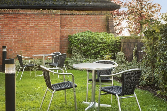 Imagen de los exteriores del Hotel Days Inn By Wyndham Tewkesbury Strensham. Foto 12
