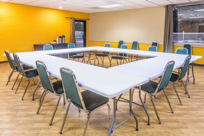 Imagen de los interiores del Hotel Days Inn By Wyndham Tiffin. Foto 13