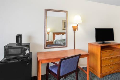 Imagen de la habitación del Hotel Days Inn By Wyndham Titusville Kennedy Space Center. Foto 14