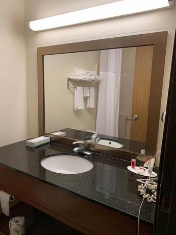 Imagen de la habitación del Hotel Days Inn By Wyndham Topeka. Foto 3