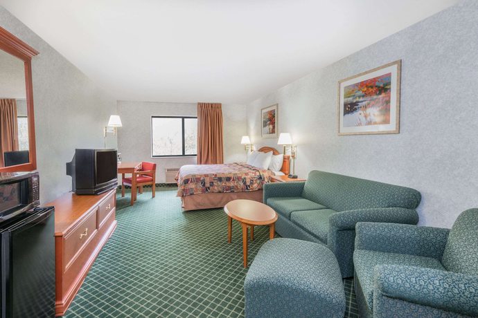 Imagen de la habitación del Hotel Days Inn By Wyndham Topeka. Foto 7