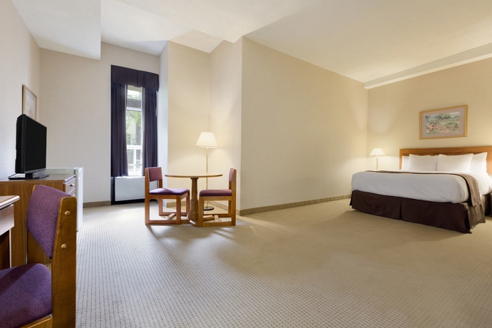 Imagen de los interiores del Hotel Days Inn By Wyndham Toronto East Beaches. Foto 13