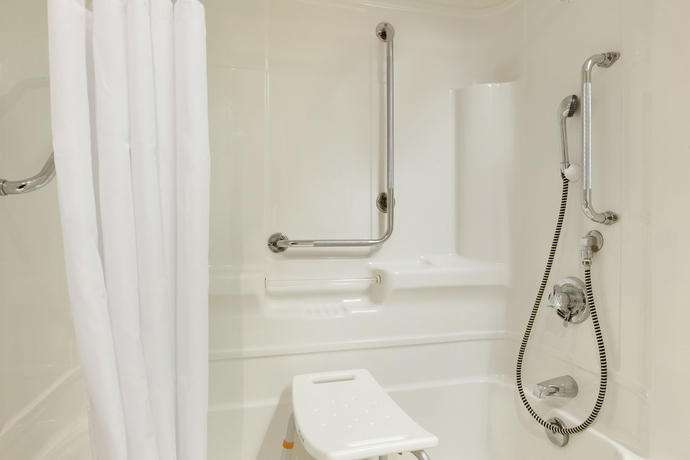 Imagen de la habitación del Hotel Days Inn By Wyndham Toronto East Beaches. Foto 6