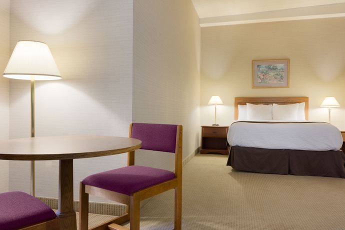 Imagen de los interiores del Hotel Days Inn By Wyndham Toronto East Beaches. Foto 14