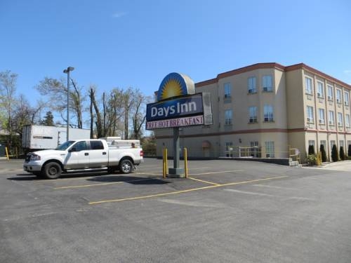 Imagen general del Hotel Days Inn By Wyndham Toronto East Lakeview. Foto 3