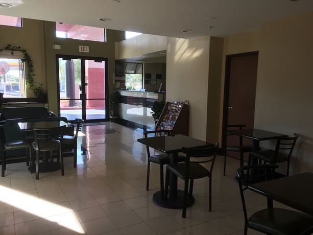 Imagen del bar/restaurante del Hotel Days Inn By Wyndham Tucson Airport. Foto 3