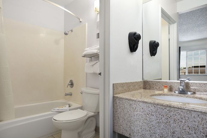 Imagen de la habitación del Hotel Days Inn By Wyndham Turlock. Foto 14