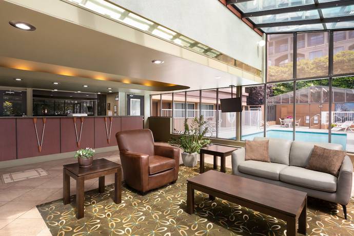 Imagen de los interiores del Hotel Days Inn By Wyndham Victoria On The Harbour. Foto 17