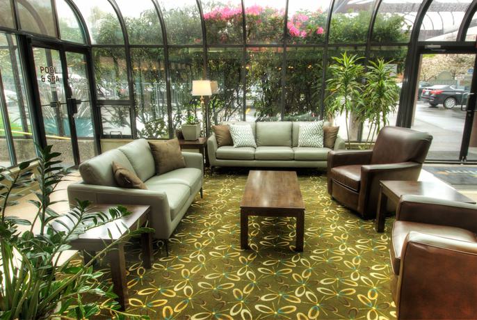 Imagen de los interiores del Hotel Days Inn By Wyndham Victoria On The Harbour. Foto 18