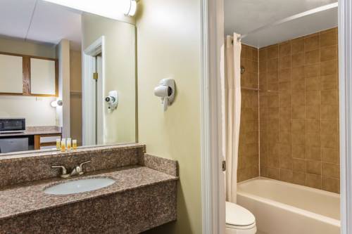 Imagen de la habitación del Hotel Days Inn By Wyndham Virginia Beach At The Beach. Foto 4