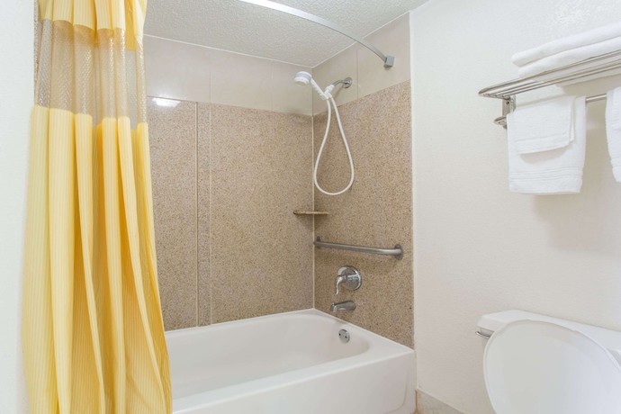 Imagen de la habitación del Hotel Days Inn By Wyndham Virginia Beach Town Center. Foto 9