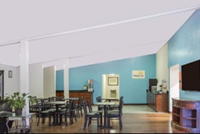 Imagen del bar/restaurante del Hotel Days Inn By Wyndham Virginia Beach Town Center. Foto 3