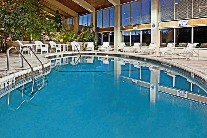 Imagen de la piscina del Hotel Days Inn By Wyndham Warren. Foto 19