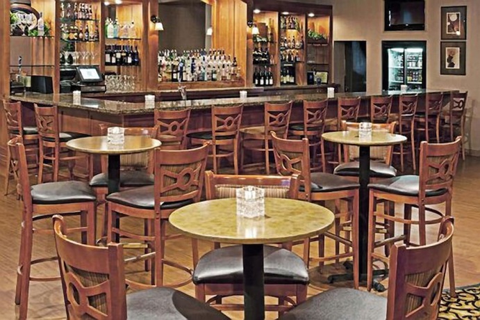 Imagen del bar/restaurante del Hotel Days Inn By Wyndham Warren. Foto 2