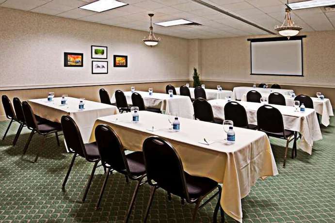 Imagen de los interiores del Hotel Days Inn By Wyndham Warren. Foto 18