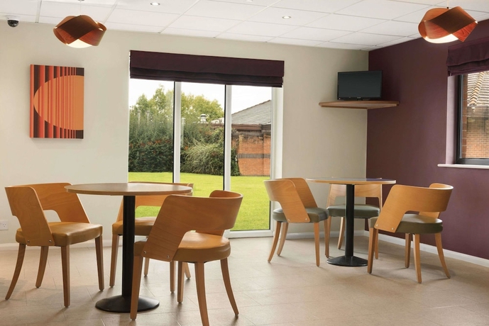 Imagen del bar/restaurante del Hotel Days Inn By Wyndham Warwick North M40. Foto 2