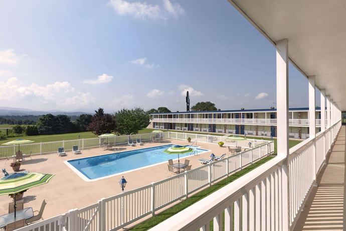 Imagen de la piscina del Hotel Days Inn By Wyndham Waynesboro, Waynesboro. Foto 10