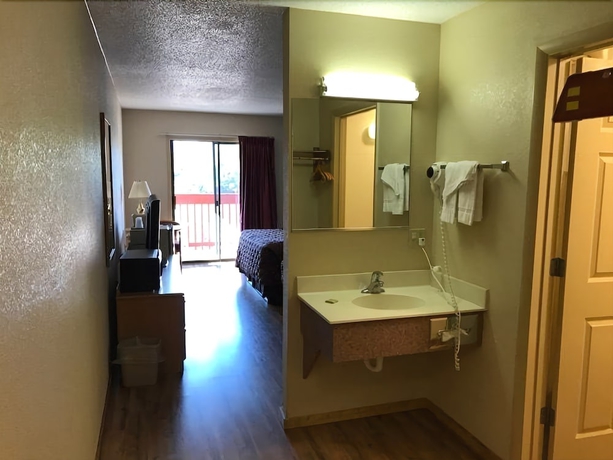 Imagen de la habitación del Hotel Days Inn By Wyndham Waynesville Nc. Foto 10