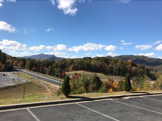 Imagen de los exteriores del Hotel Days Inn By Wyndham Waynesville Nc. Foto 12
