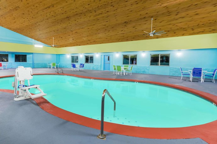 Imagen de la piscina del Hotel Days Inn By Wyndham West Des Moines. Foto 19