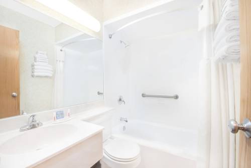 Imagen de la habitación del Hotel Days Inn By Wyndham West Rapid City. Foto 7