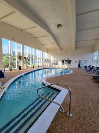 Imagen de la piscina del Hotel Days Inn By Wyndham West Yarmouth/hyannis Cape Cod. Foto 18