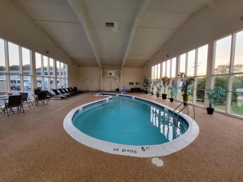 Imagen de la piscina del Hotel Days Inn By Wyndham West Yarmouth/hyannis Cape Cod. Foto 19