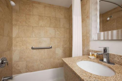 Imagen general del Hotel Days Inn By Wyndham West Yarmouth/hyannis Cape Cod. Foto 6
