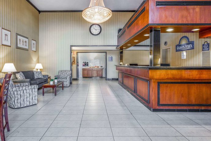 Imagen de los interiores del Hotel Days Inn By Wyndham Westminster. Foto 17