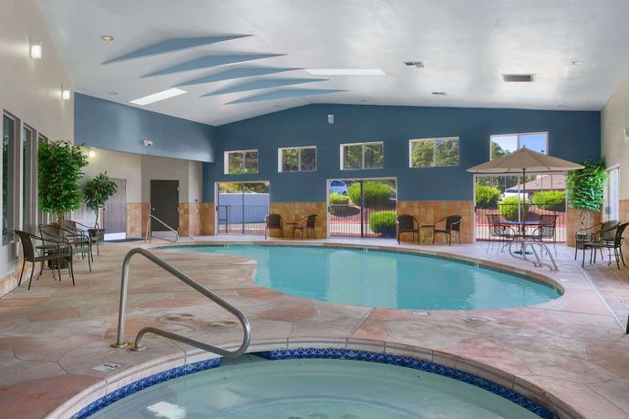 Imagen de la piscina del Hotel Days Inn By Wyndham Williams. Foto 19