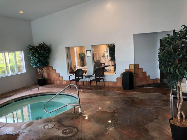 Imagen de la piscina del Hotel Days Inn By Wyndham Williams. Foto 20