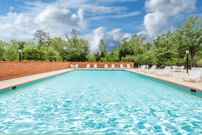 Imagen de la piscina del Hotel Days Inn By Wyndham Williamsburg Historic Area. Foto 14