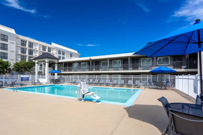 Imagen de la piscina del Hotel Days Inn By Wyndham Wilmington / University. Foto 18