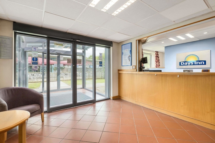 Imagen de los interiores del Hotel Days Inn By Wyndham Winchester M3. Foto 16