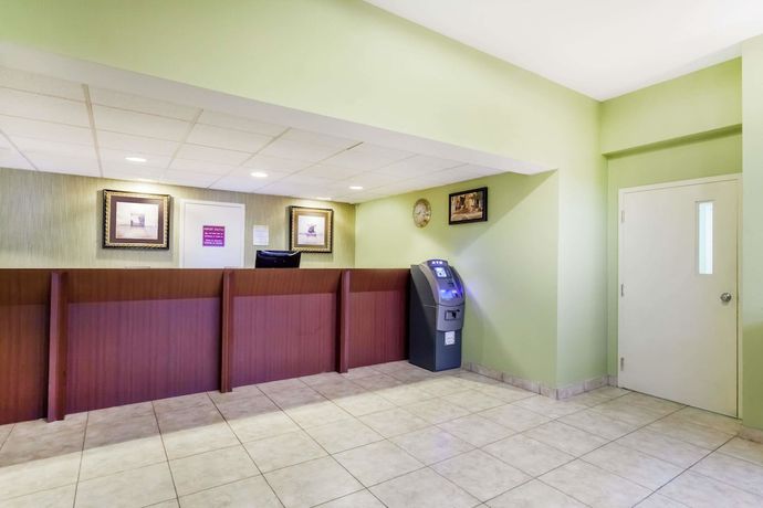 Imagen de los interiores del Hotel Days Inn By Wyndham Windsor Locks / Bradley Intl Airport. Foto 14